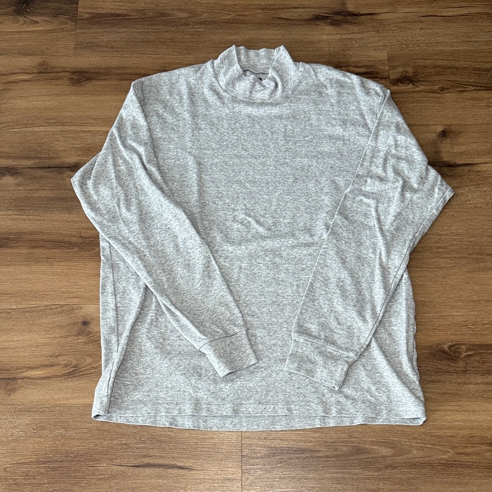 Uniqlo Light Gray Men's Mock Turtleneck Shirt. Size XL